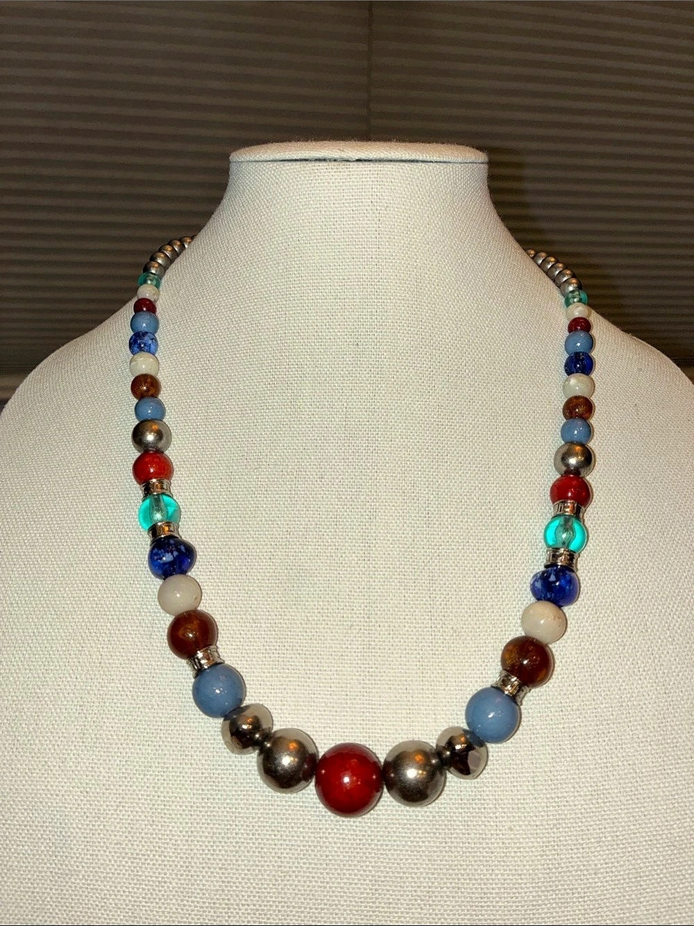 LCI Multicolor Beaded Pendant Necklace Like New